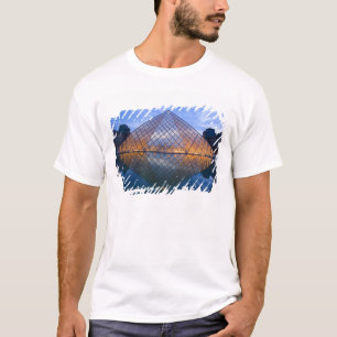 France, Paris. The Louvre at twilight. Credit T-Shirt