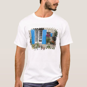 France, Provence, Saint-LÈger-du-Ventoux. T-Shirt