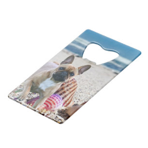 Französische Bulldogge am Strand Credit Card Bottle Opener