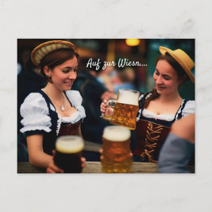 Frauen auf dem Oktoberfest. O'Zapft is! Postcard