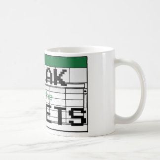 Freak dans la tasse de feuilles