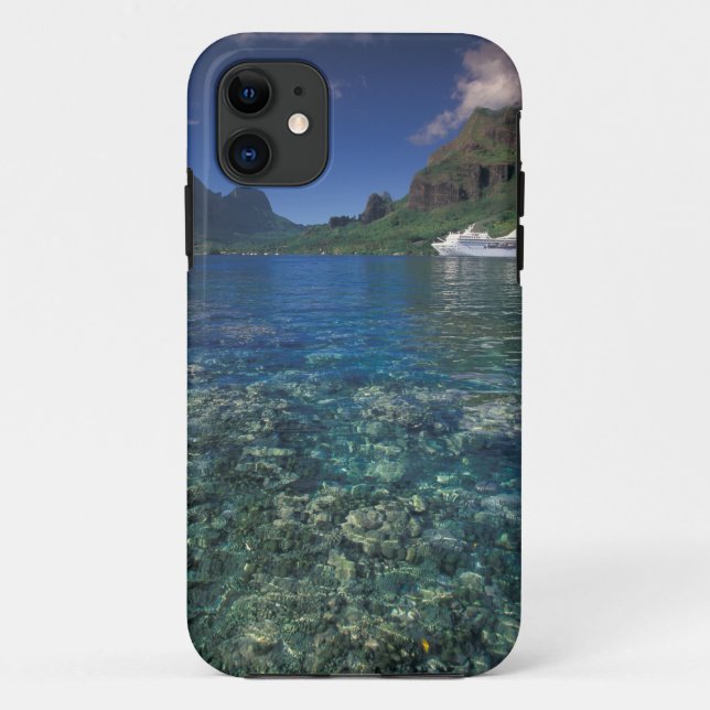 French Polynesia, Moorea. Cooks Bay. Cruise ship Case-Mate iPhone Case (Back)