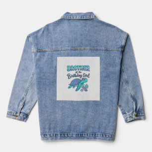 Frère de la chemise de tortue de mer de la fille d