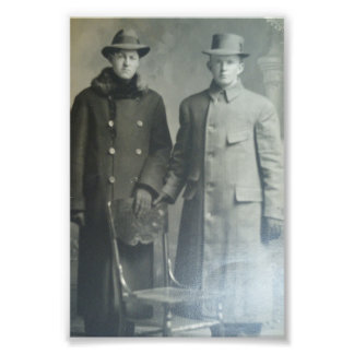 Frères Dapper en manteaux RPPC B&W Photo IMPRIMER