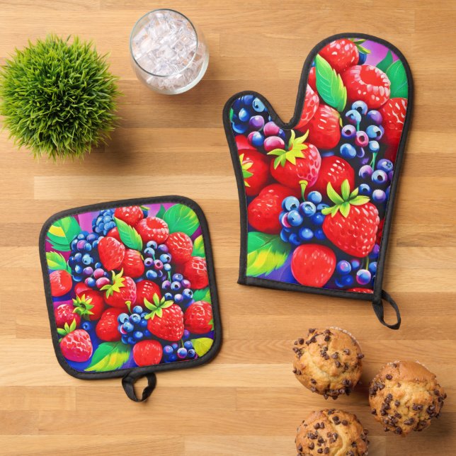 Fresh Berry Bounty Oven Mitt & Pot Holder Set (Top Down)