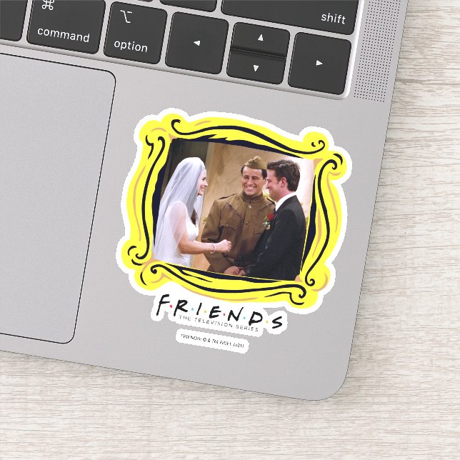 FRIENDS™ | Joey Marries Monica & Chandler (Detail)