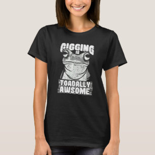 Frog gigging is toadally awesome hunting and frogg T-Shirt