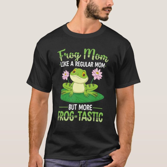 Frog Mom Hunting Design Toad Gigger Frog Catcher F T-Shirt (Front)