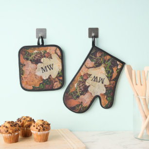 Frosted autumn oak leaves oven mitt & pot holder set
