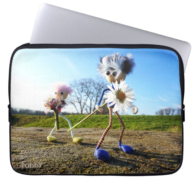 Fubbies in nature with daisy. laptop sleeve (Front)