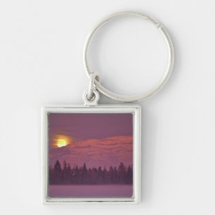 Full moon rises over Teakettle Mountain during Keychain