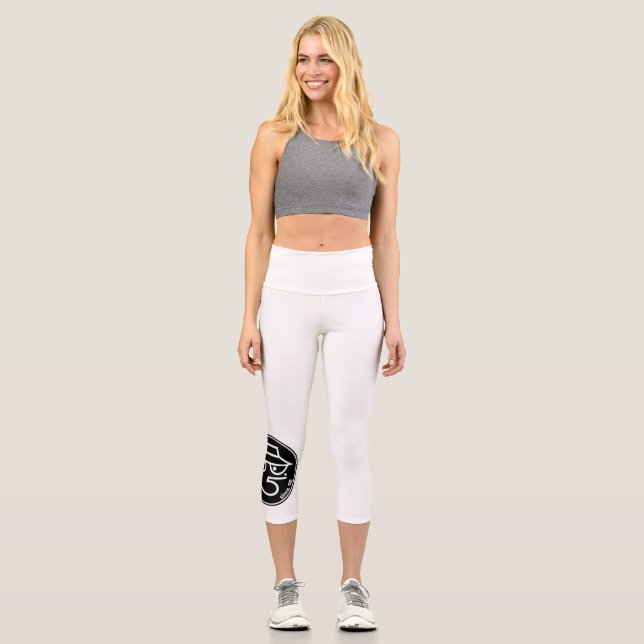 Fun and casual Capri pants. (Front)