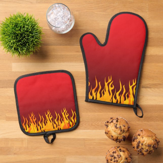 Fun Flames on Res and Black Gradient Oven Mitt & Pot Holder Set (Top Down)