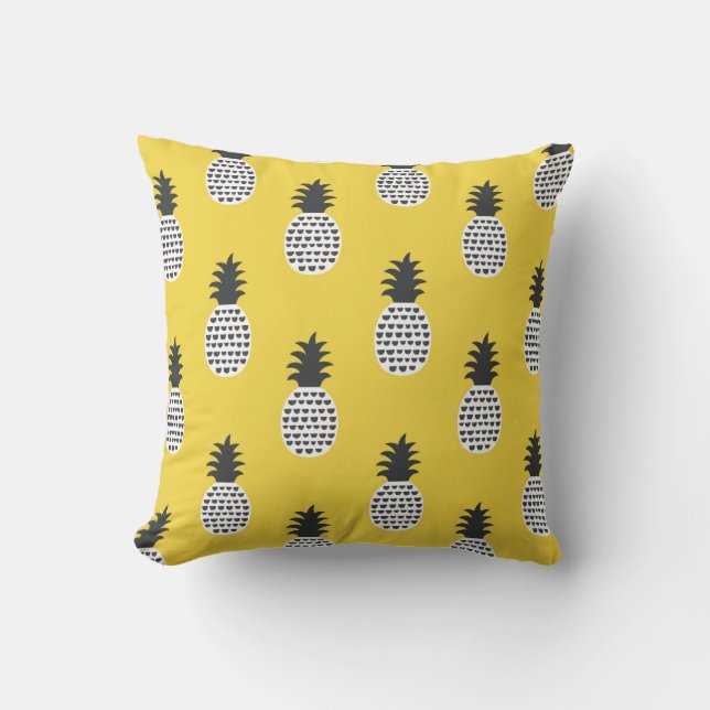Fun pineapple seamless pattern throw pillow (Front)