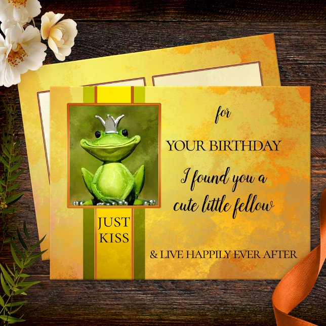 Funky Frog Prince Carte postale Anniversaire (Funny birthday postcard featuring a cute frog prince to be kissed for the best results)