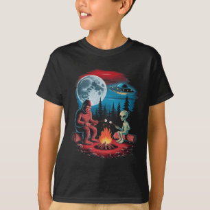 Funny Alien And Bigfoot Hiking Moon Sasquatch Ufo T-Shirt