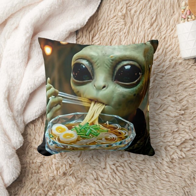 Funny Alien eating Ramen Noodles Throw Pillow (Blanket)