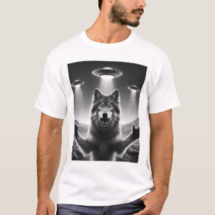 Funny Alien Wolf UFO Wolf Selfie with UFOs T-Shirt