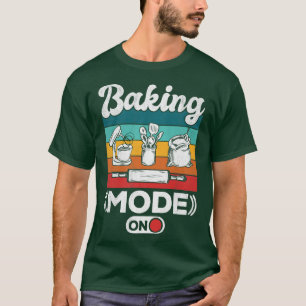 Funny baking mode on, vintage baker dad, pastry ch T-Shirt