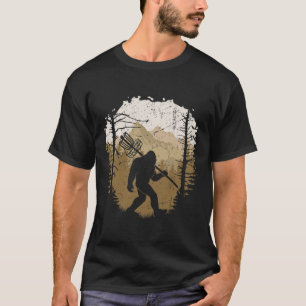 Funny Bigfoot Disc Golf Player Sasquatch Disc Golf T-Shirt