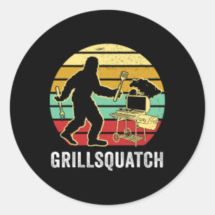 Funny Bigfoot Grilling Sasquatch Pitmaster Grill L Classic Round Sticker