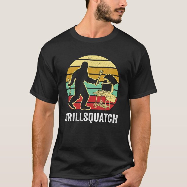 Funny Bigfoot Grilling Sasquatch Pitmaster Grill T-Shirt (Front)