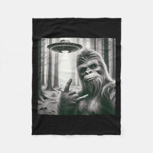 Funny Bigfoot Sasquatch Alien Ufo Selfie Graphic M Fleece Blanket