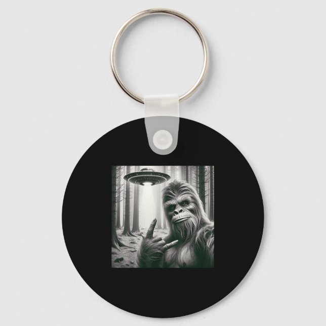Funny Bigfoot Sasquatch Alien Ufo Selfie Graphic M Keychain (Front)