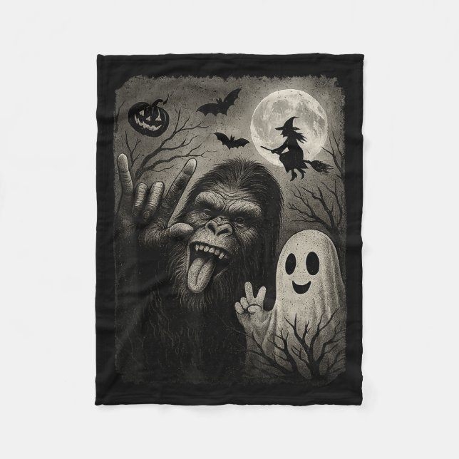 Funny Bigfoot Selfie With Boo Halloween Costume Me Fleece Blanket (Front)