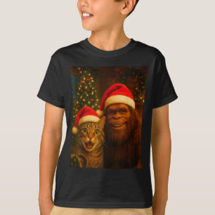 Funny Cat Selfie With Bigfoot Christmas Sasquatch T-Shirt