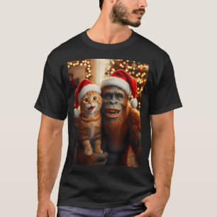 Funny Cat Selfie With Bigfoot Christmas Sasquatch T-Shirt