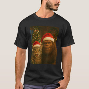 Funny Cat Selfie with Bigfoot Christmas Sasquatch  T-Shirt