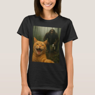 Funny Cat Surprised Happy Selfie With Bigfoot Sasq T-Shirt