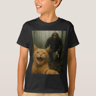 Funny Cat Surprised Happy Selfie With Bigfoot Sasq T-Shirt