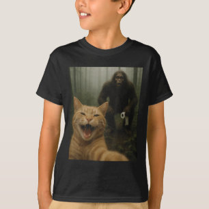 Funny Cat Surprised Happy Selfie With Bigfoot Sasq T-Shirt