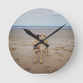 Funny cheeky chihuahua beach round clock
