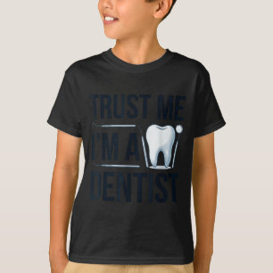 Funny dentist quote trust me im a dentist humour T-Shirt