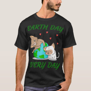 Funny Earth Day  2022 Cats Cute Earth Heart  T-Shirt
