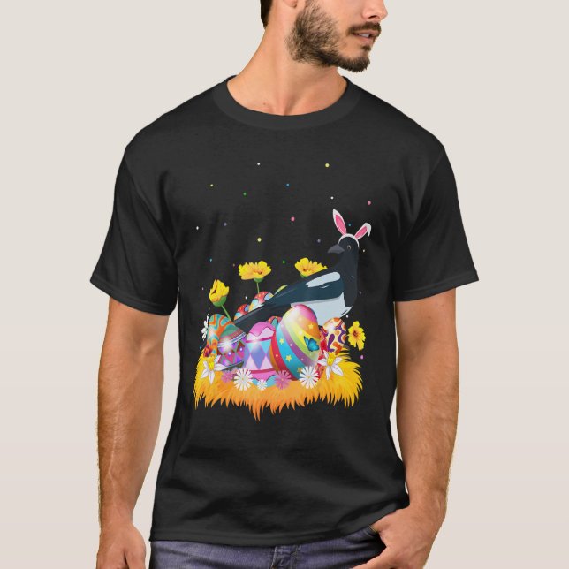 Funny Easter Egg   Cute Magpie Bird Easter Sunday T-Shirt (Front)
