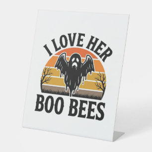 Funny Ghost Bee Pun Vintage Halloween T-Shirt Desi Pedestal Sign