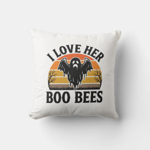 Funny Ghost Bee Pun Vintage Halloween T-Shirt Desi Throw Pillow