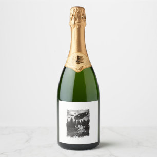 Funny Giraffe UFO Zoo Animal Weird Meme Graphic   Sparkling Wine Label