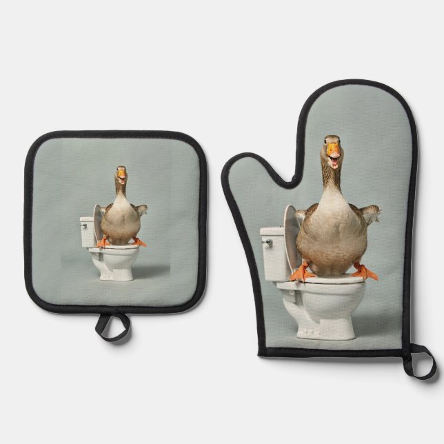 funny goose in toilet oven mitt & pot holder set (Front)