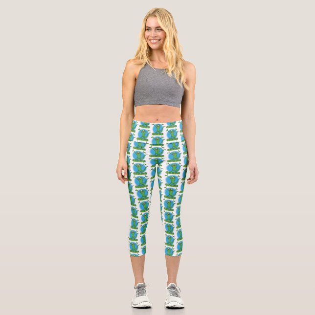 Funny green smiling animated iguana lizard capri leggings (Front)