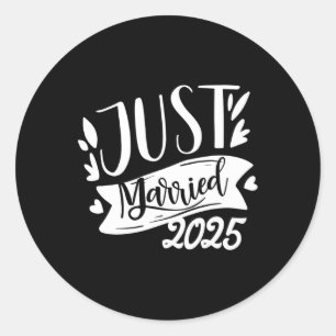 Funny Just Married 2025 Cute Bride And Groom Marri Classic Round Sticker