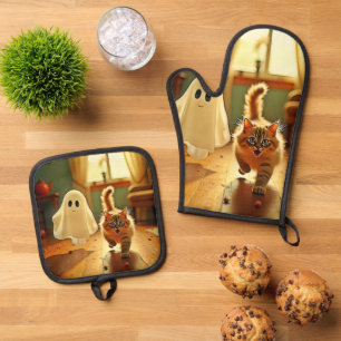 Funny Kitten Spooky Friend Oven Mitt & Pot Holder Set