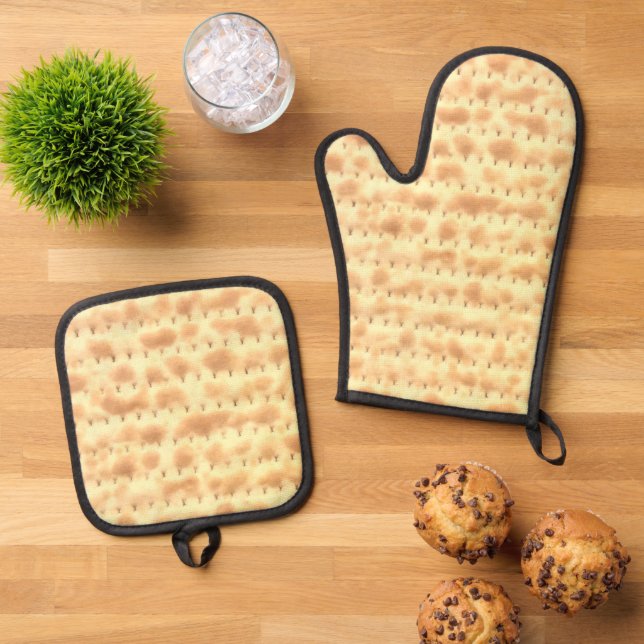 Funny Matzo Passover Hanukkah 4Sarah Oven Mitt & Pot Holder Set (Top Down)