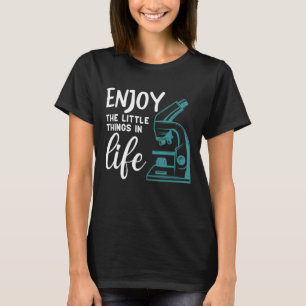 funny microscope, mocrobiologists biology nerd sci T-Shirt