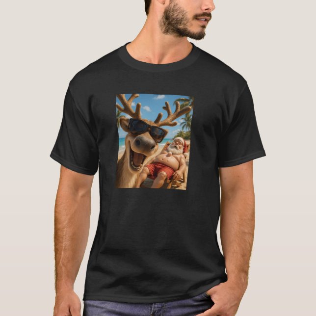 Funny Reindeer Beach Selfie Christmas in July Pull T-Shirt (Front)