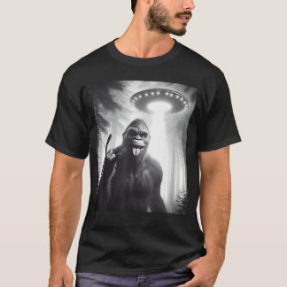 Funny Sasquatch Sie with UFO Alien Rock Sign frien T-Shirt